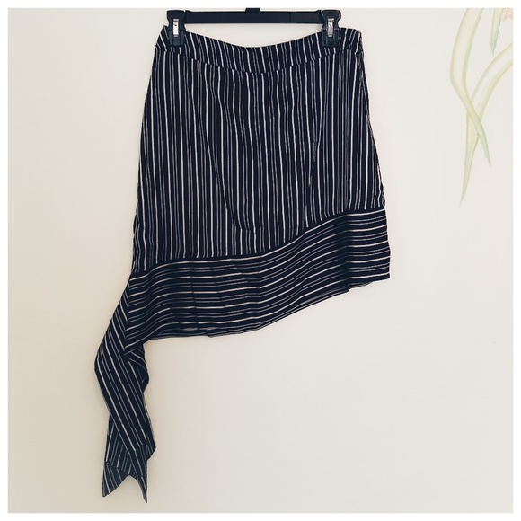 J.O.A. Skirt - Picture 2 of 7